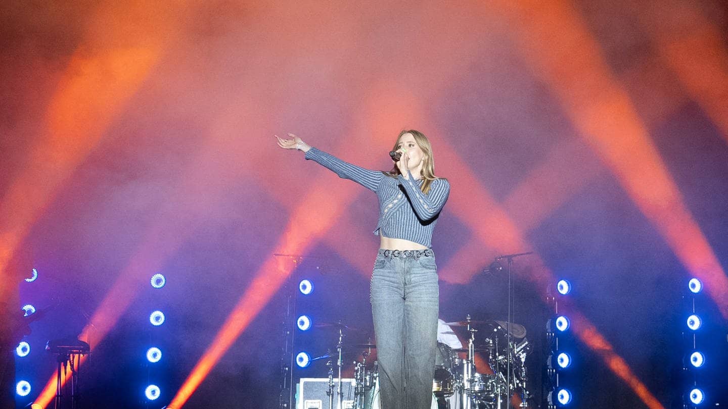 Sängerin Lea beim Campus Festival auf der Bühne. (Foto: SWR3, Oliver Matlok)