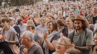 Besucher und Bands beim Pinot and Rock Festival Breisach am Rhein (Foto: SWR3, Ronny Zimmermann) Besucher und Bands beim Pinot and Rock Festival Breisach am Rhein