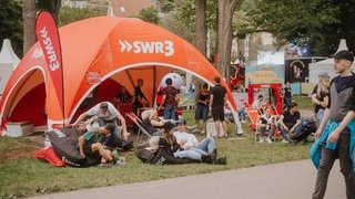 Besucher und Bands beim Pinot and Rock Festival Breisach am Rhein (Foto: SWR3, Ronny Zimmermann) Besucher und Bands beim Pinot and Rock Festival Breisach am Rhein