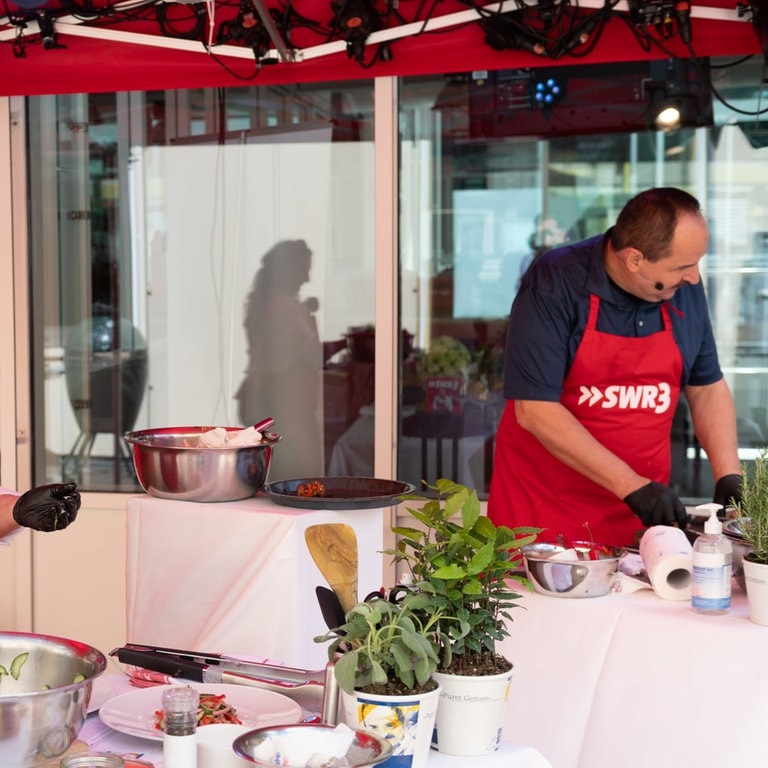 Spaß beim Grillen! (Foto: SWR, Björn Pados)