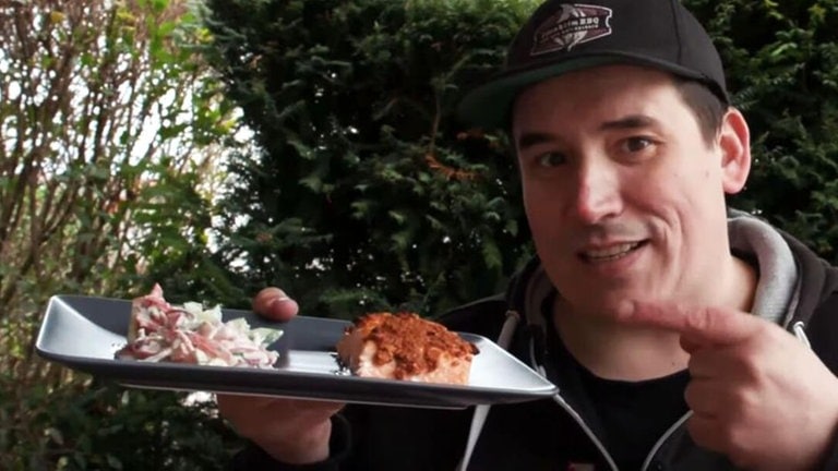 Youtubegriller Jörn Rochow grillt ein Gericht von der SWR3 Grillparty 2018 (Foto: Youtubegriller Jörn Rochow)