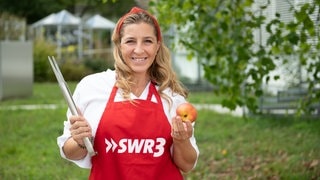 Die ehemalige Eisschnellläuferin Anni Friesinger grill zusammen mit Starkoch Johann Lafer!