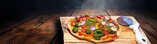 Die Vorspeise beim großen SWR3 Grillen 2025: Selbstgemachte Pinsa mit Paprikacreme und Pesto aus Radieschen-Grün von Johann Lafer.