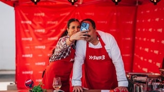 Johann und Sally beim großen SWR3 Grillen. (Foto: SWR, Niko Neithardt) Johann und Sally beim großen SWR3 Grillen.