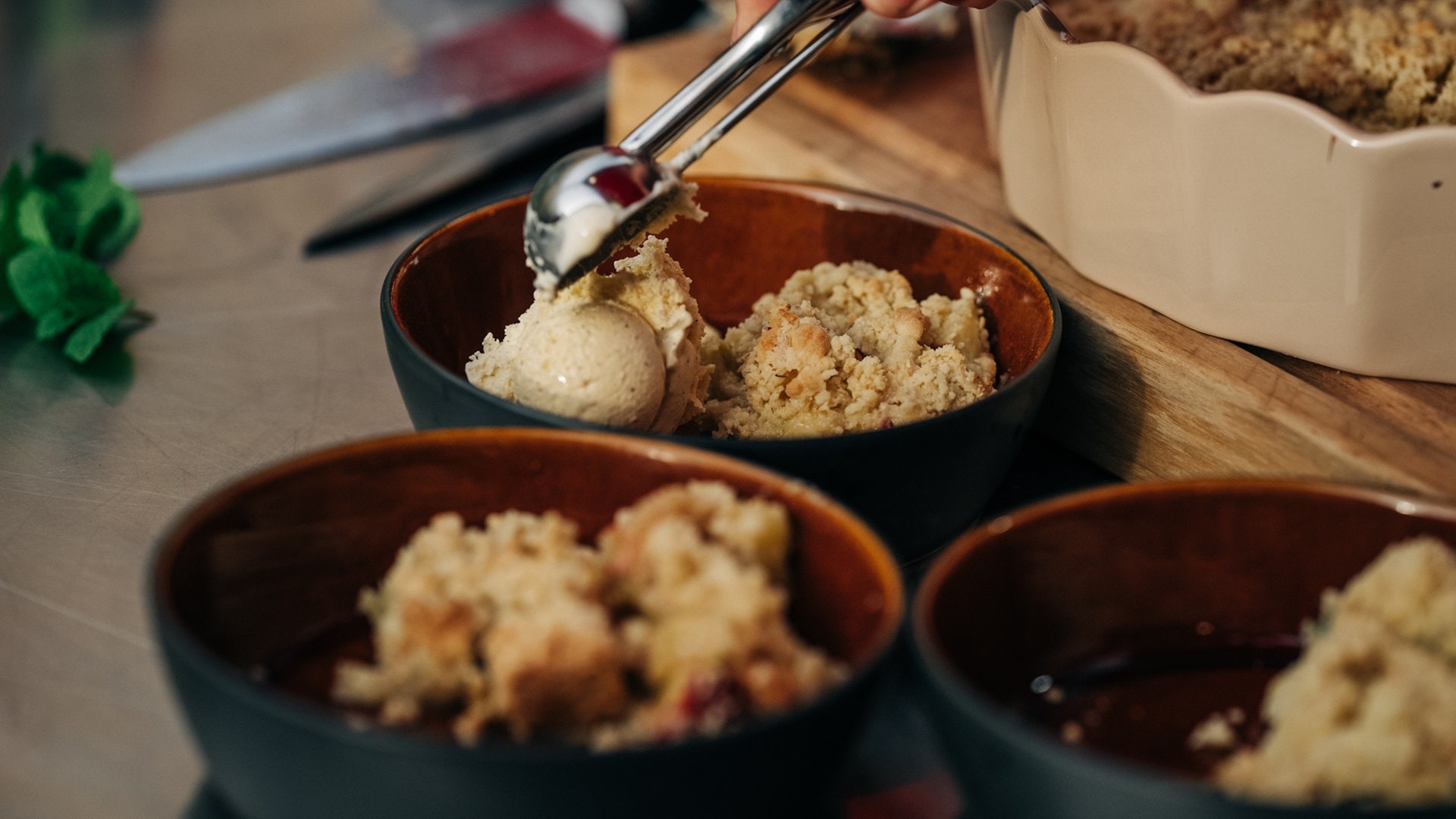 Dessert von Sally | große SWR3 Grillen: Apfel-Rhabarber-Crumble