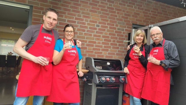 SWR3 Hörerinnen und Hörer beim Grillen.