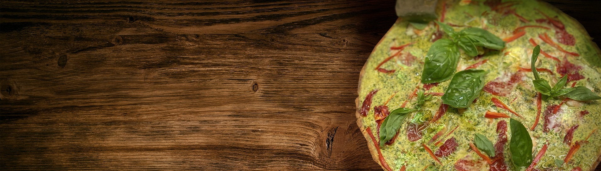 Vegetarische Tarte auf Holztisch (Foto: Johann Lafer)