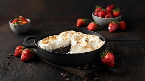 Das Dessert beim großen SWR3 Grillen 2025: Schokoladenbrownie mit Baiserhaube von Sally.