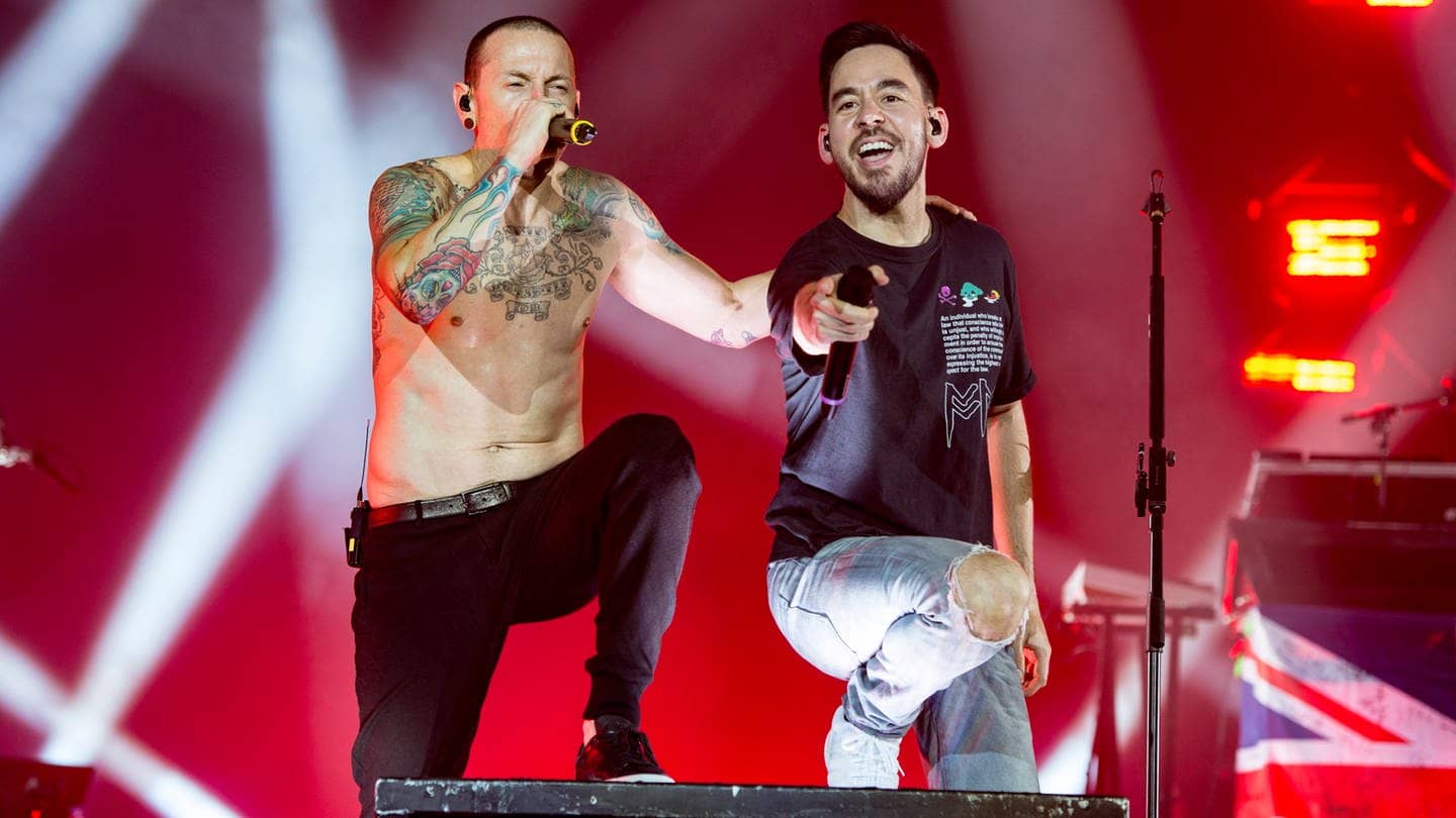 Linkin Park: Chester Bennington und Mike Shinoda bei einem Konzert 2017 (Foto: picture-alliance / Reportdienste, Picture Alliance)
