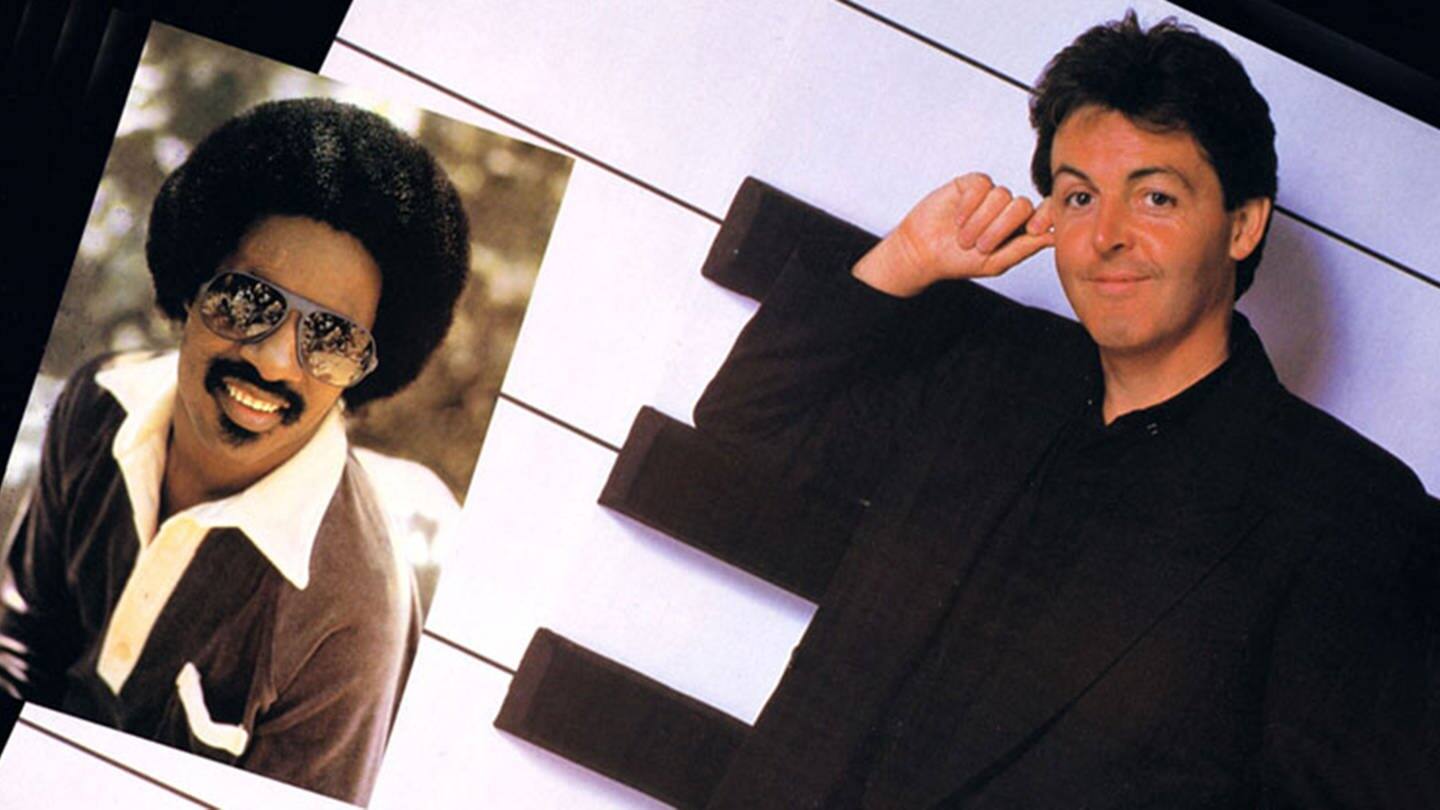 Ebony & Ivory – Paul McCartney & Stevie Wonder (Foto: Parlophon - EMI)