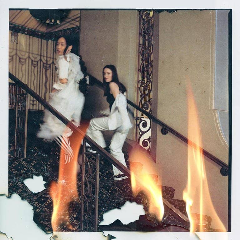 Das Single-Cover zu „Head On Fire” von Sigrid und Griff (Foto: WMG)