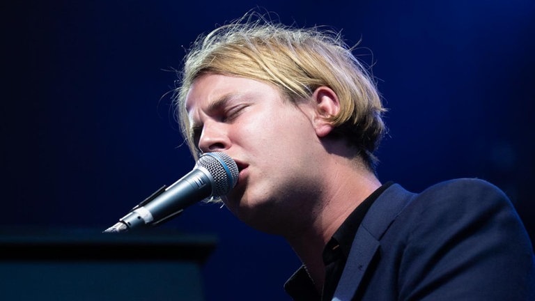 Foto: picture-alliance / Reportdienste, Picture Alliance Tom Odell live beim Henley Festival (Foto: picture-alliance / Reportdienste, Picture Alliance)