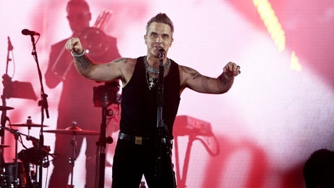 Robbie Williams bei seinem Open Air Konzert in München 2022 (Foto: picture-alliance / Reportdienste, Picture Alliance)