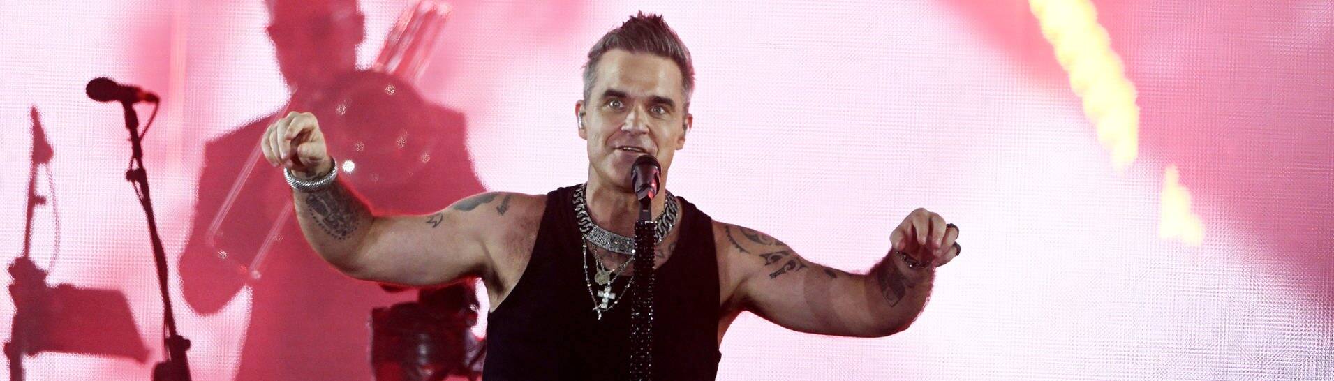 Robbie Williams bei seinem Open Air Konzert in München 2022 (Foto: picture-alliance / Reportdienste, Picture Alliance)
