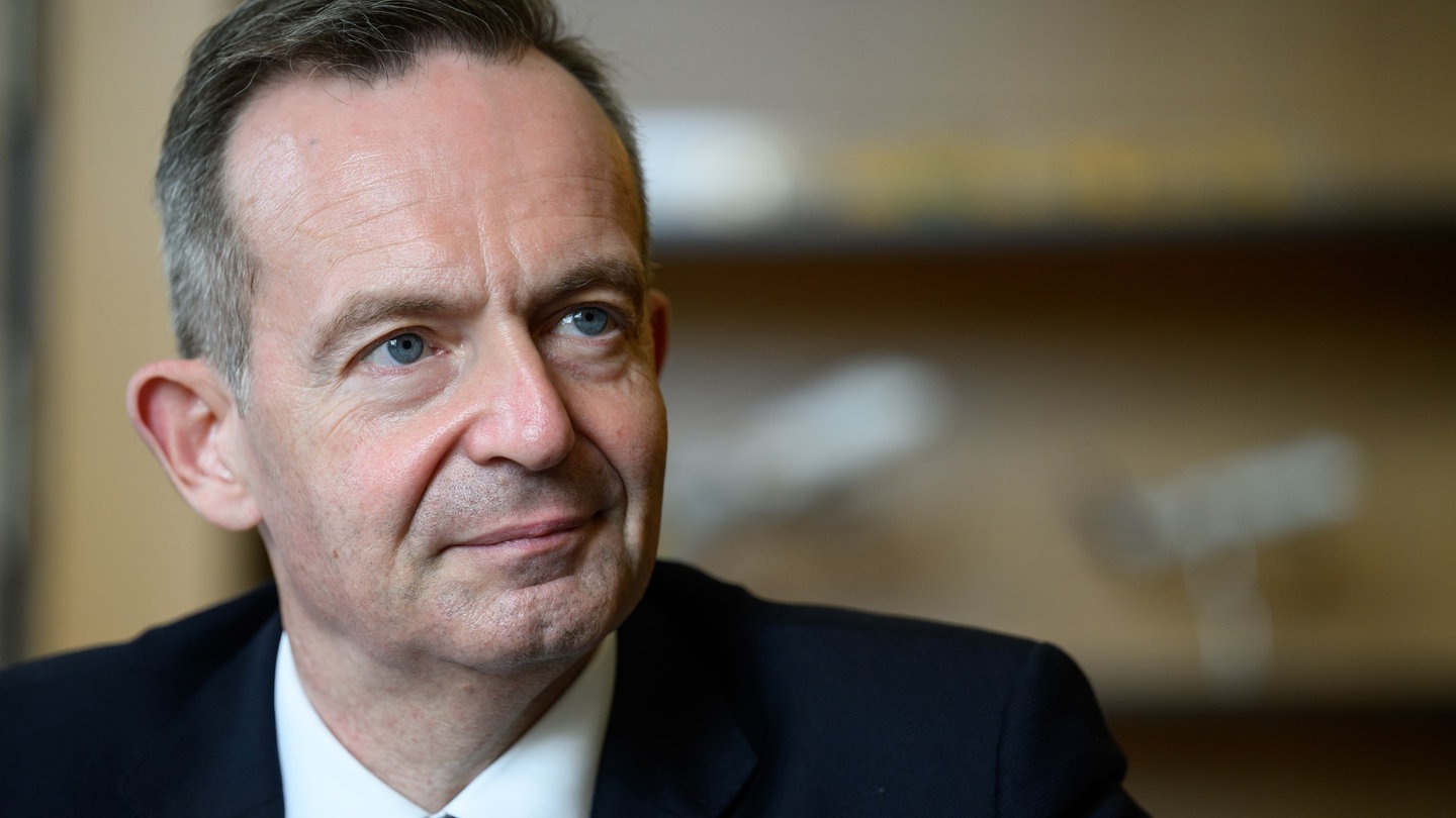 Foto: dpa Bildfunk, dpa/ Bernd von Jutrczenka Bundesverkehrsminister Volker Wissing (FDP) zur Sabotage bei der Deutschen Bahn (Foto: dpa Bildfunk, dpa/ Bernd von Jutrczenka)