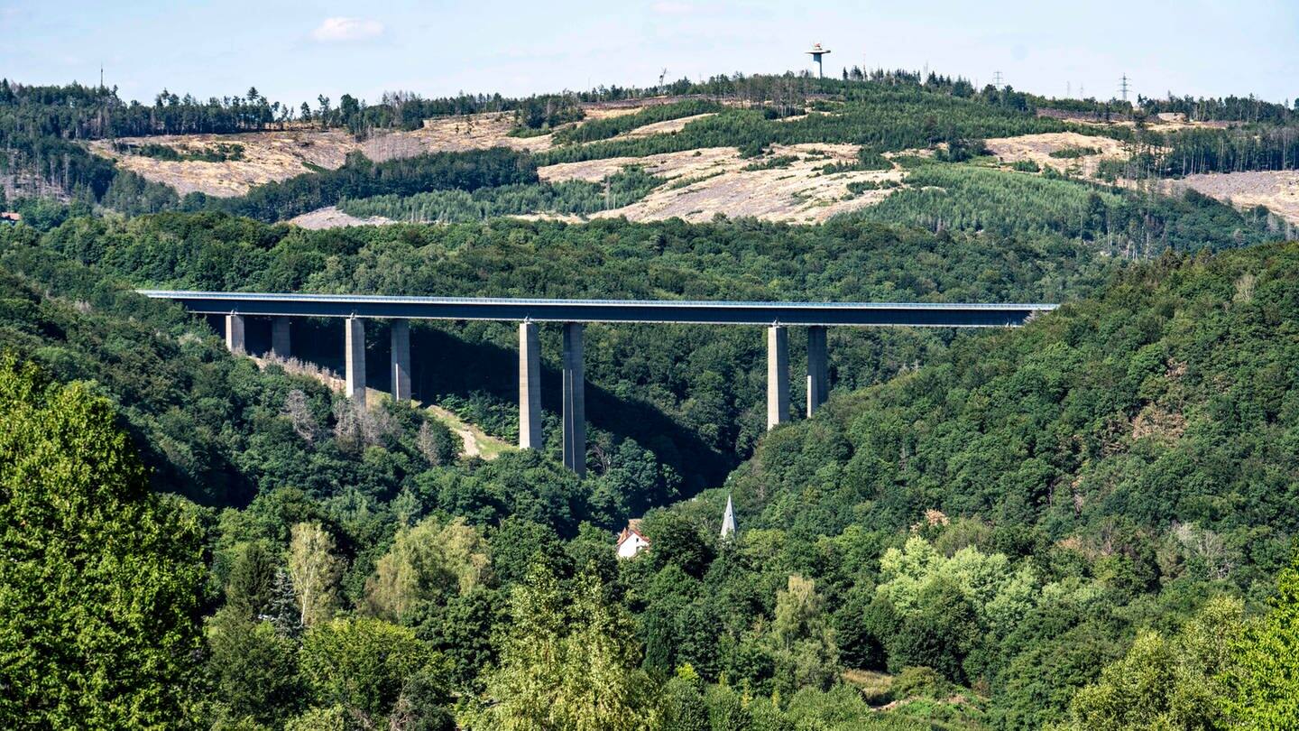 Autobahn A45, die Rahmede Talbrücke, die wegen massiver Schäden am Tragwerk total gesperrt ist und gesprengt und neu gebaut wird (Foto: picture-alliance / Reportdienste, picture alliance / Jochen Tack | Jochen Tack)