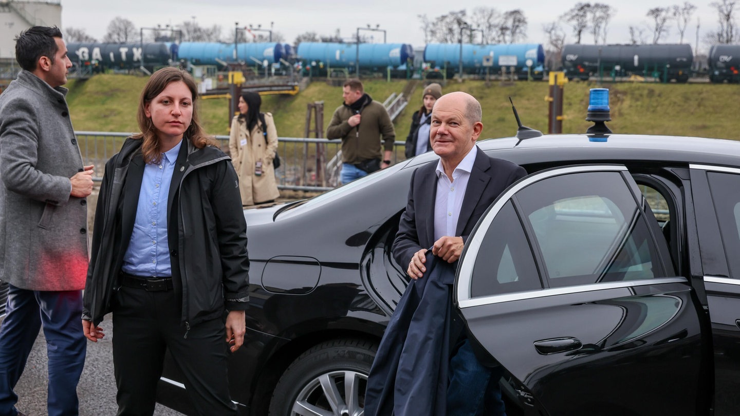 Personenschutz - der schmale Grat zwischen Sicherheit und Freiheit (Foto: picture-alliance / Reportdienste, picture alliance / Rupert Oberhäuser | Rupert OberhÃ¤user)