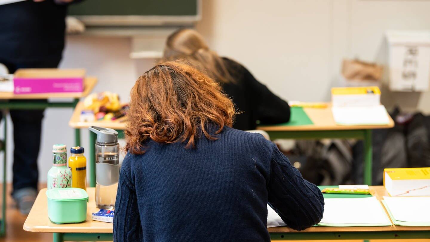Schul-Prüfungen in Zeiten von KI (Foto: picture-alliance / Reportdienste, picture alliance/dpa | Silas Stein)