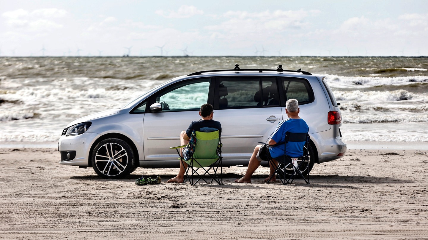 Sicher und entspannt ans Ziel: "Der Urlaub beginnt im Auto" (Foto: picture-alliance / Reportdienste, picture alliance / Jochen Eckel | Jochen Eckel)