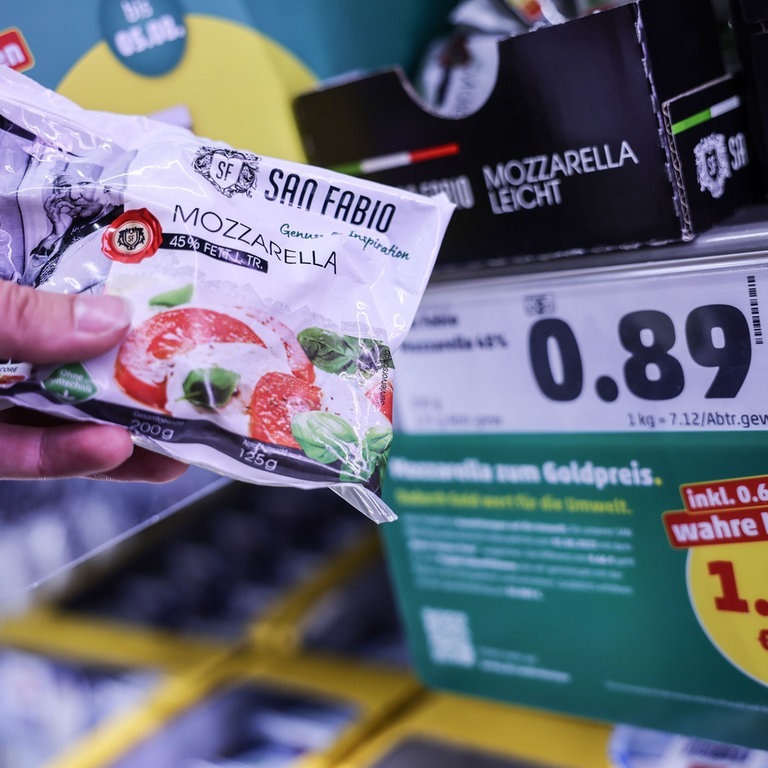 Penny bietet neun Produkte eine Woche lang viel teurer an (Foto: dpa Bildfunk, picture alliance/dpa | Oliver Berg)