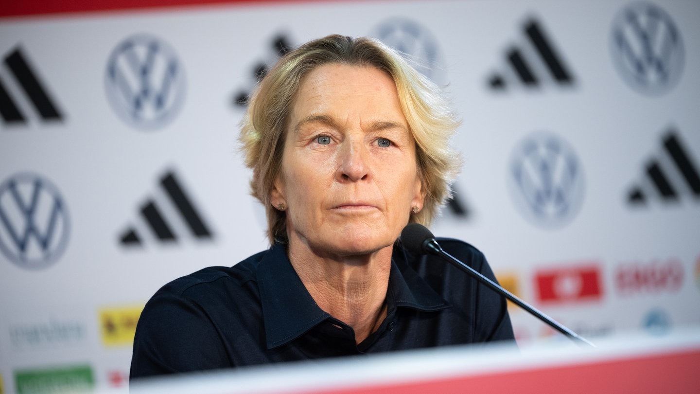 Foto: dpa Bildfunk, picture alliance/dpa | Sebastian Christoph Gollnow Abschlusspressekonferenz Deutschland: Martina Voss-Tecklenburg, Bundestrainerin der deutschen Frauen-Fußballnationalmannschaft. (Foto: dpa Bildfunk, picture alliance/dpa | Sebastian Christoph Gollnow)