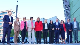 So, es kann losgehen! Die neue Bundesregierung ist einsatzbereit. Heute Mittag haben CDUCSU und SPD ihren Koalitionsvertrag unterschrieben. Seit dem Vormittag ist auch klar, wer die neuen SPD-Minister und Ministerinnen sind.