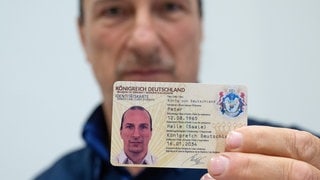 Der selbsternannte König von Deutschland (Foto: dpa Bildfunk, picture-alliance / Reportdienste, Bildnachweis: picture alliance/dpa | Hendrik Schmidt) Der selbsternannte König von Deutschland