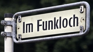 Das Strassenschild Im Funkloch, Wuppertal, Bergisches Land, Nordrhein-Westfalen, Deutschland, Europa