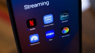 The streaming services Netflix, Amazon Prime Video, Disney Plus, Paramount Plus, Max, and Discovery Plus app soon appear on the screen of a smartphone in Reno, United States, on November 25, 2024. (Photo Illustration by Jaque SilvaNurPhoto) (Foto: picture-alliance / Reportdienste, picture alliance / NurPhoto | Jaque Silva) The streaming services Netflix, Amazon Prime Video, Disney Plus, Paramount Plus, Max, and Discovery Plus app soon appear on the screen of a smartphone in Reno, United States, on November 25, 2024. (Photo Illustration by Jaque SilvaNurPhoto)