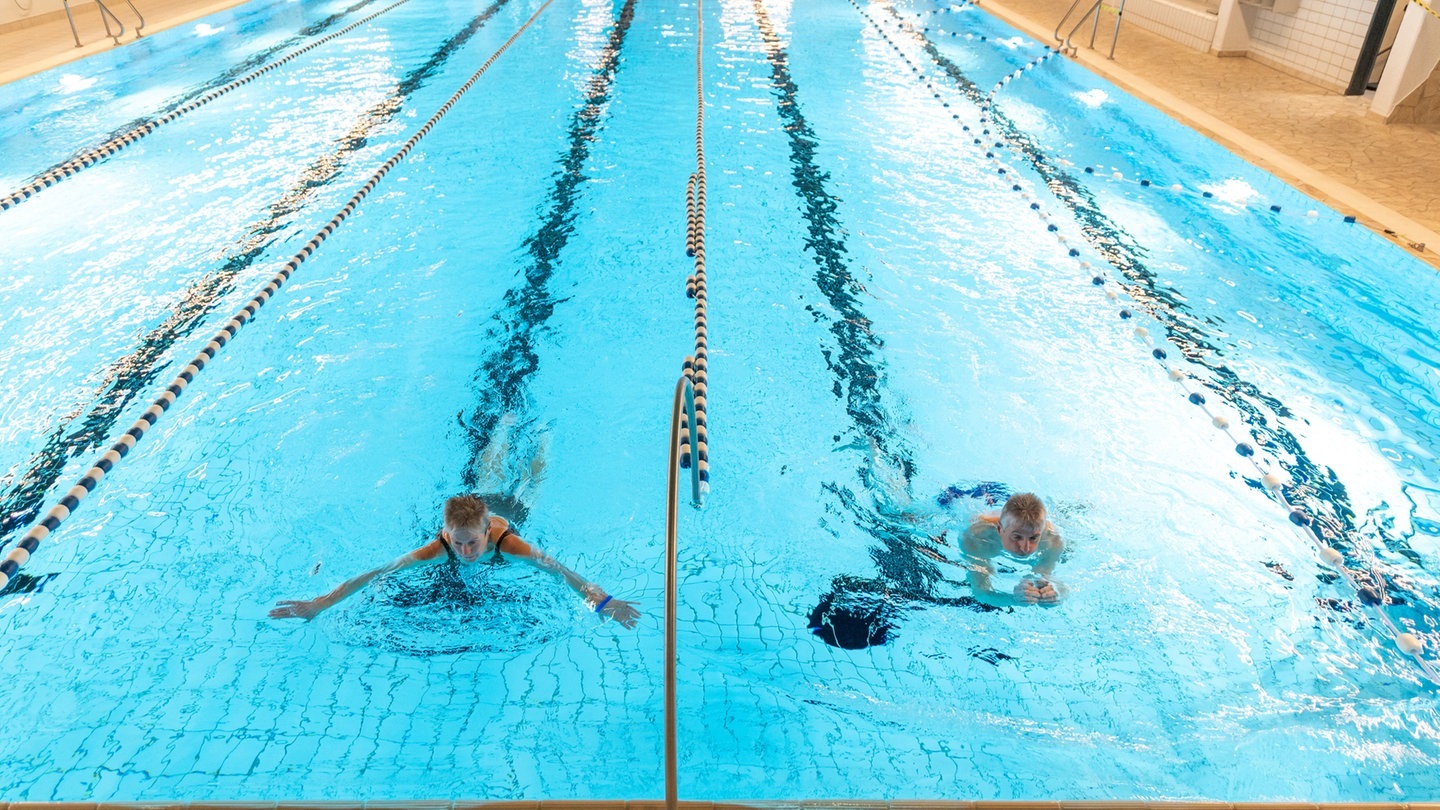 Foto: picture-alliance / Reportdienste, Philipp Schulze Schwimmbad (Foto: picture-alliance / Reportdienste, Philipp Schulze)