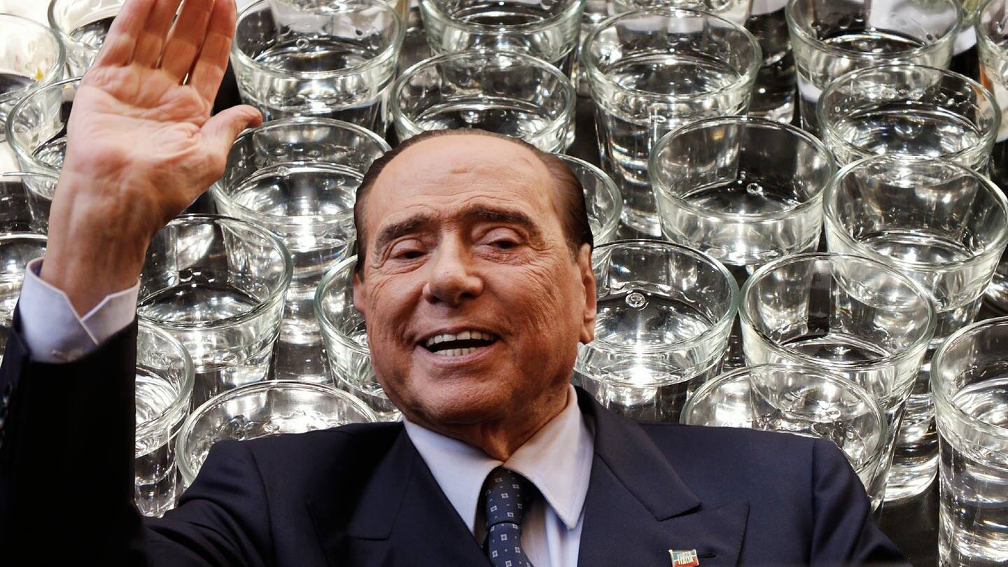 Berlusconi vor Vodka-Gäser (Foto: picture-alliance / Reportdienste, Cecilia Fabiano/ Victor Lisitsyn)