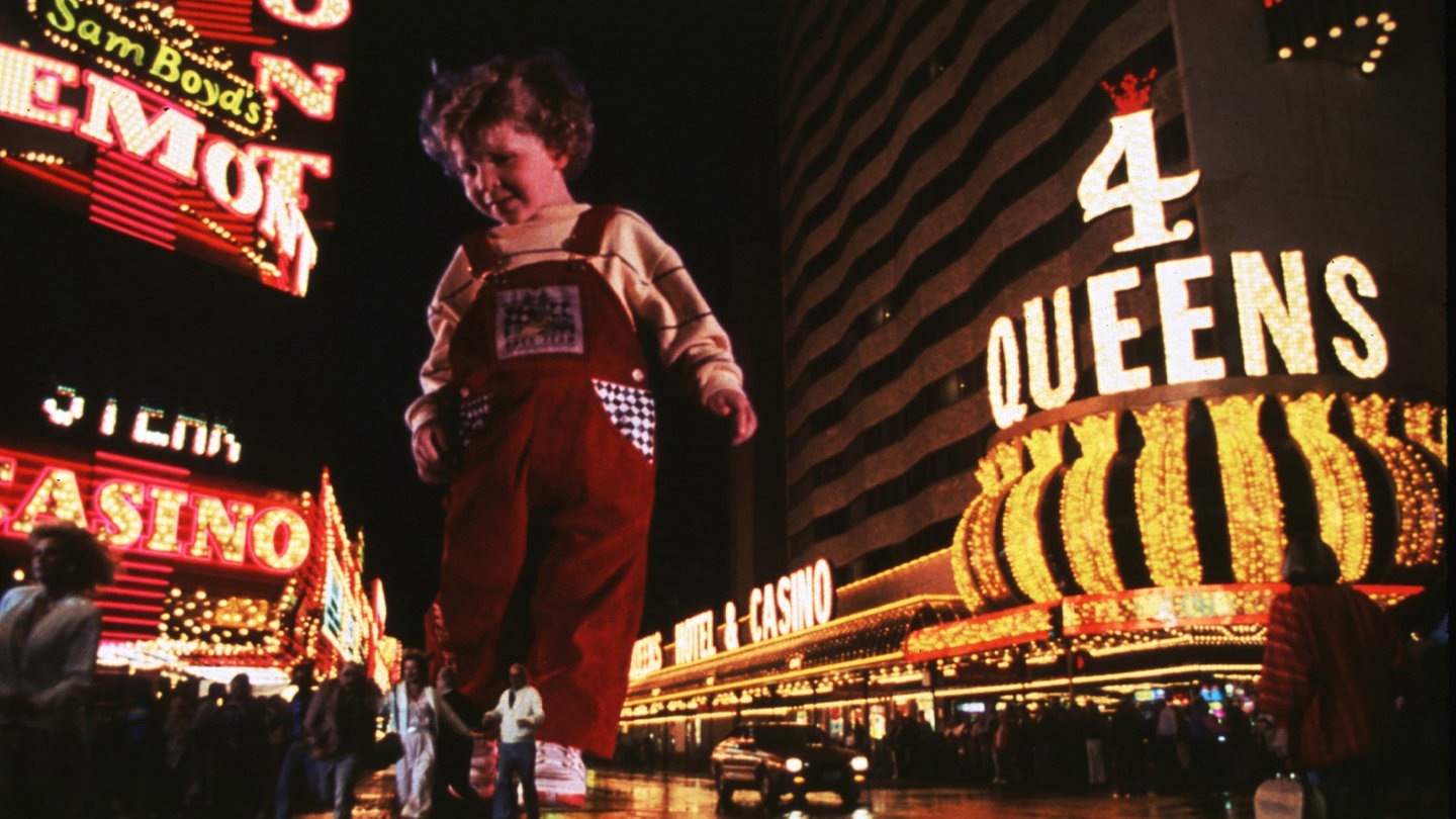 Riesenbaby auf dem Film "Liebling wir haben ein Riesenbaby" (Foto: picture-alliance / Reportdienste, United Archives)