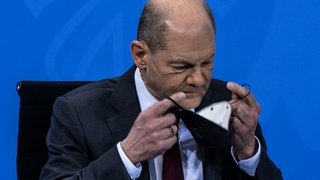 Jeder Zweite will weiter Maske tragen