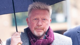 Boris Becker unter Schirm vor Gericht