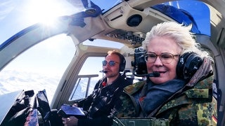Lambrecht fliegt Helikopter