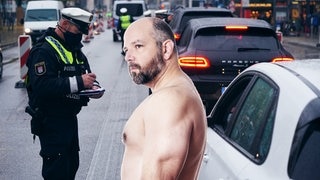 Nackter Mann in Polizeikontrolle