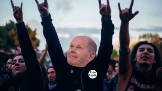 Olaf Scholz feiert bei Konzert