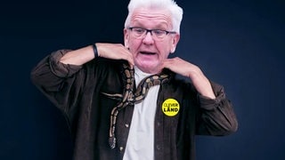 Kretschmann mit Schlange um den Hals