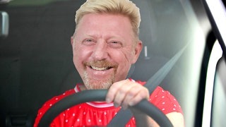 Boris Becker hinter Steuer im Auto