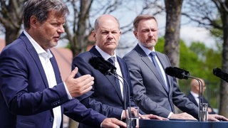 Habeck, Scholz und Lindner blicken schlecht gelaunt