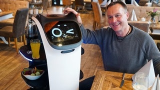 Roboter hilft im Restaurant als Kellner
