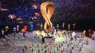 Künstler tanzen während der WM-Eröffnungsfeier
