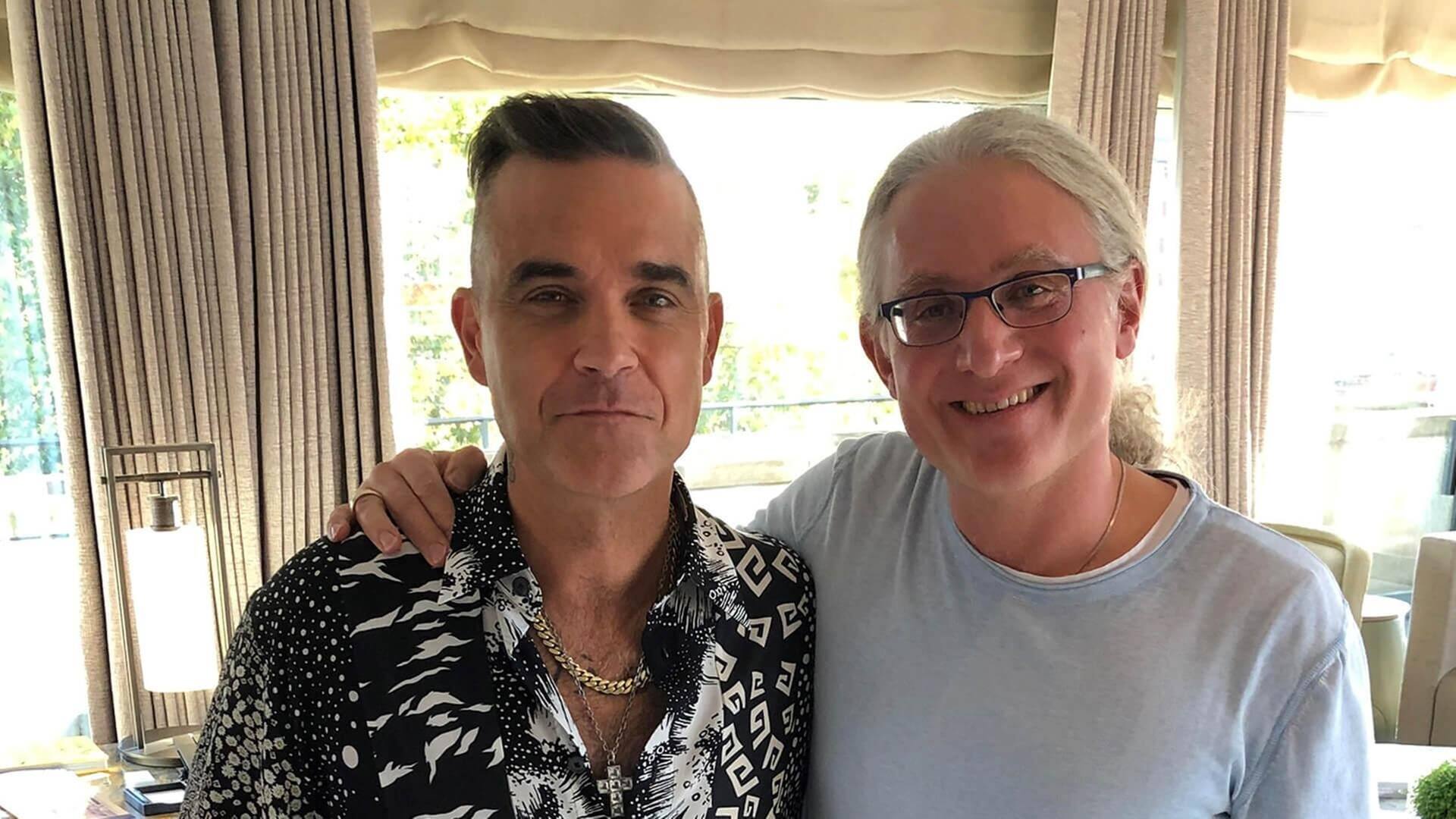 Robbie Williams und SWR3-Redakteur Matthias Kugler (Foto: Matthias Kugler)