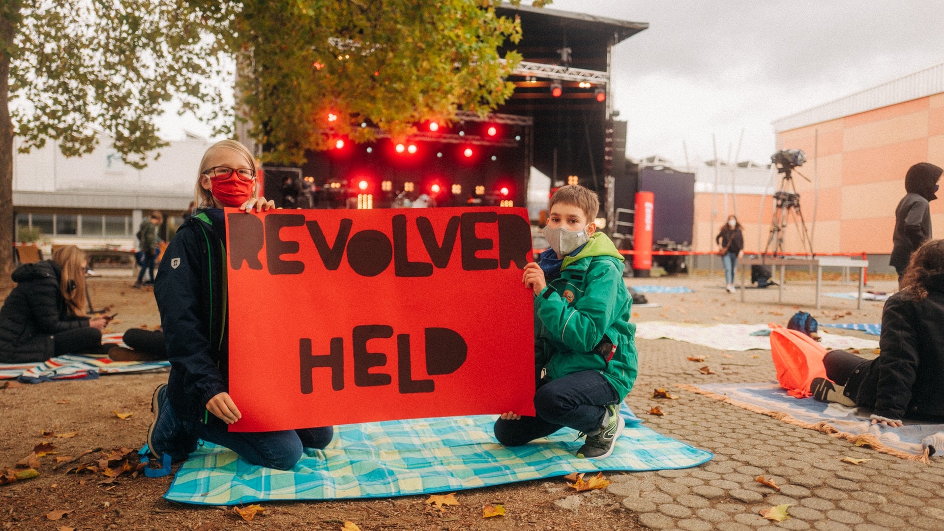 Revolverheld beim Schulhofkonzert in Worms (Foto: SWR3, Niko Neithardt)