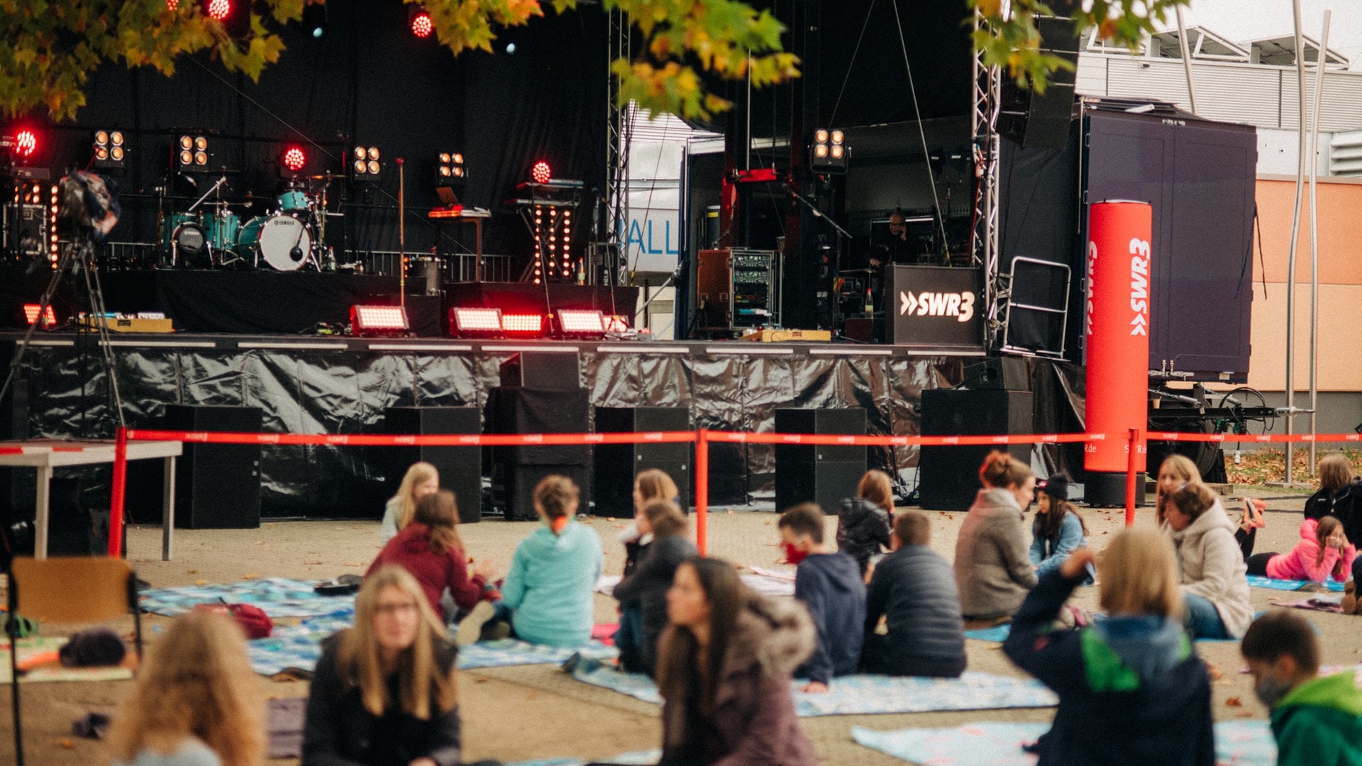 Revolverheld beim Schulhofkonzert in Worms (Foto: SWR3, Niko Neithardt)