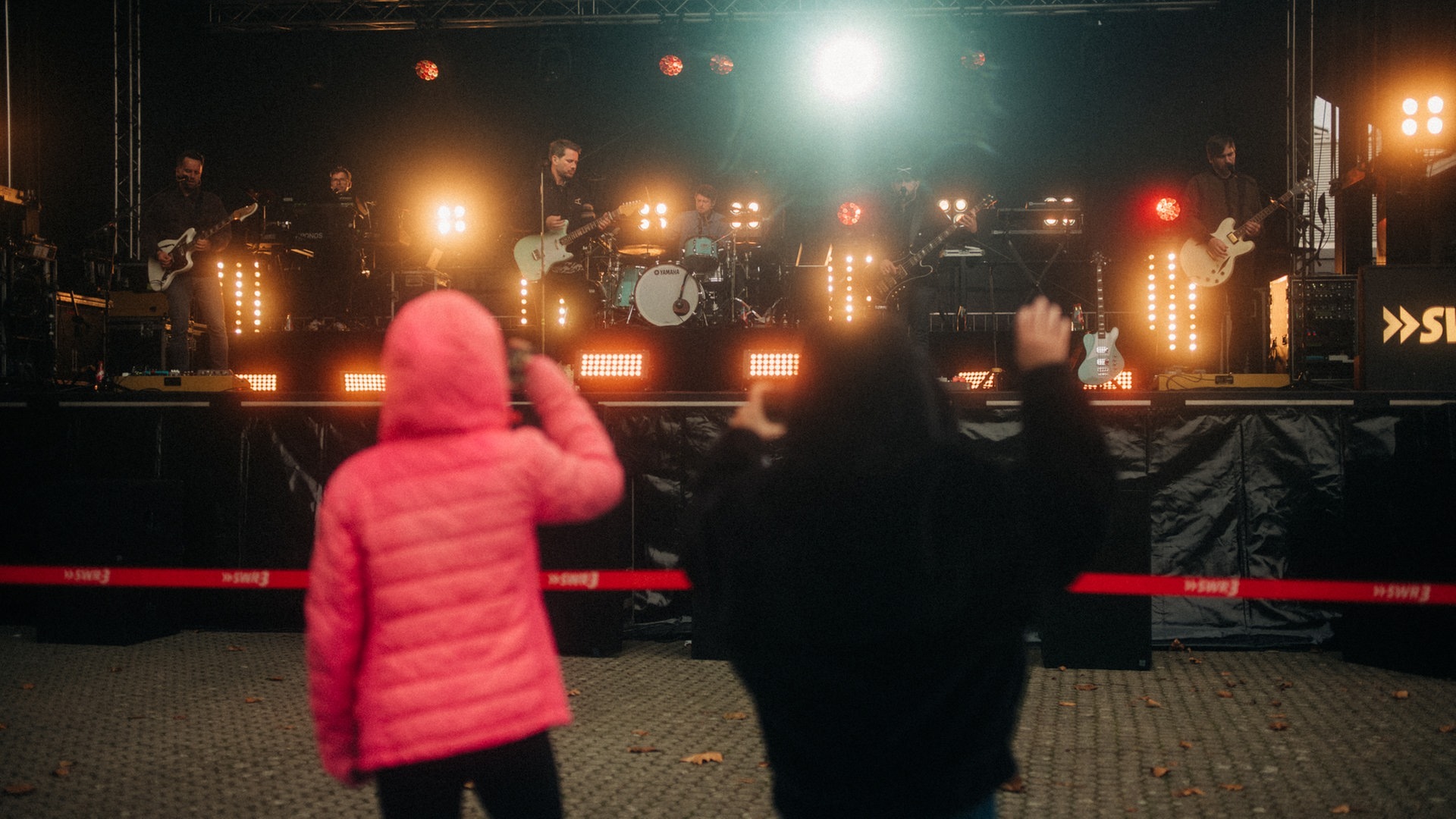 Foto: SWR3, Niko Neithardt Revolverheld beim Schulhofkonzert in Worms (Foto: SWR3, Niko Neithardt)