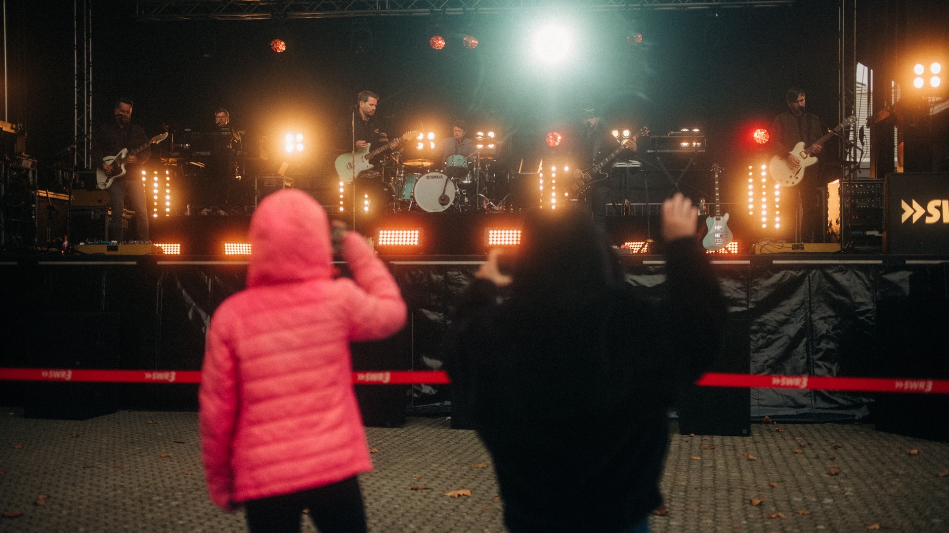 Revolverheld beim Schulhofkonzert in Worms (Foto: SWR3, Niko Neithardt)