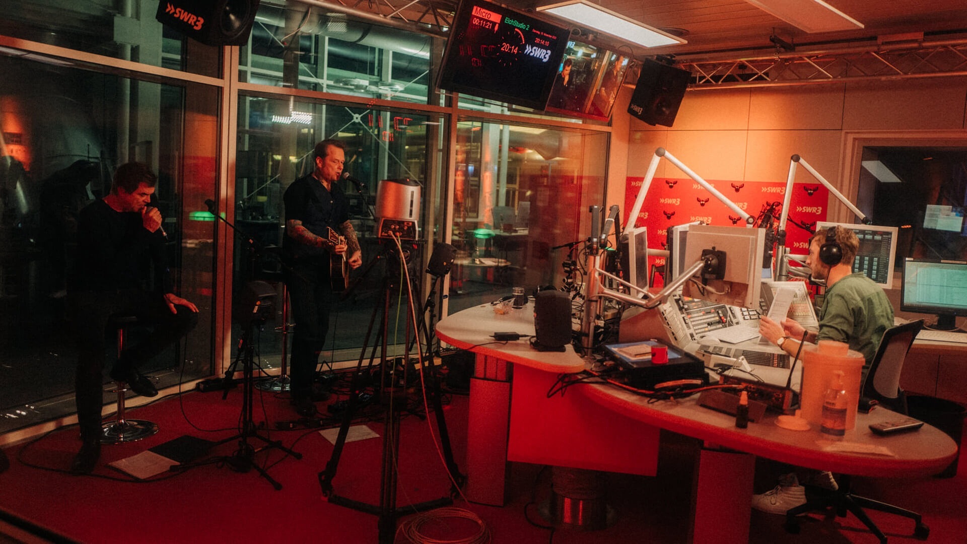 Foto: SWR3, SWR3/Niko Neithardt Sendestudio bei SWR3 mit Campino, Kuddel und Moderator Constantin Zöller (Foto: SWR3, SWR3/Niko Neithardt)
