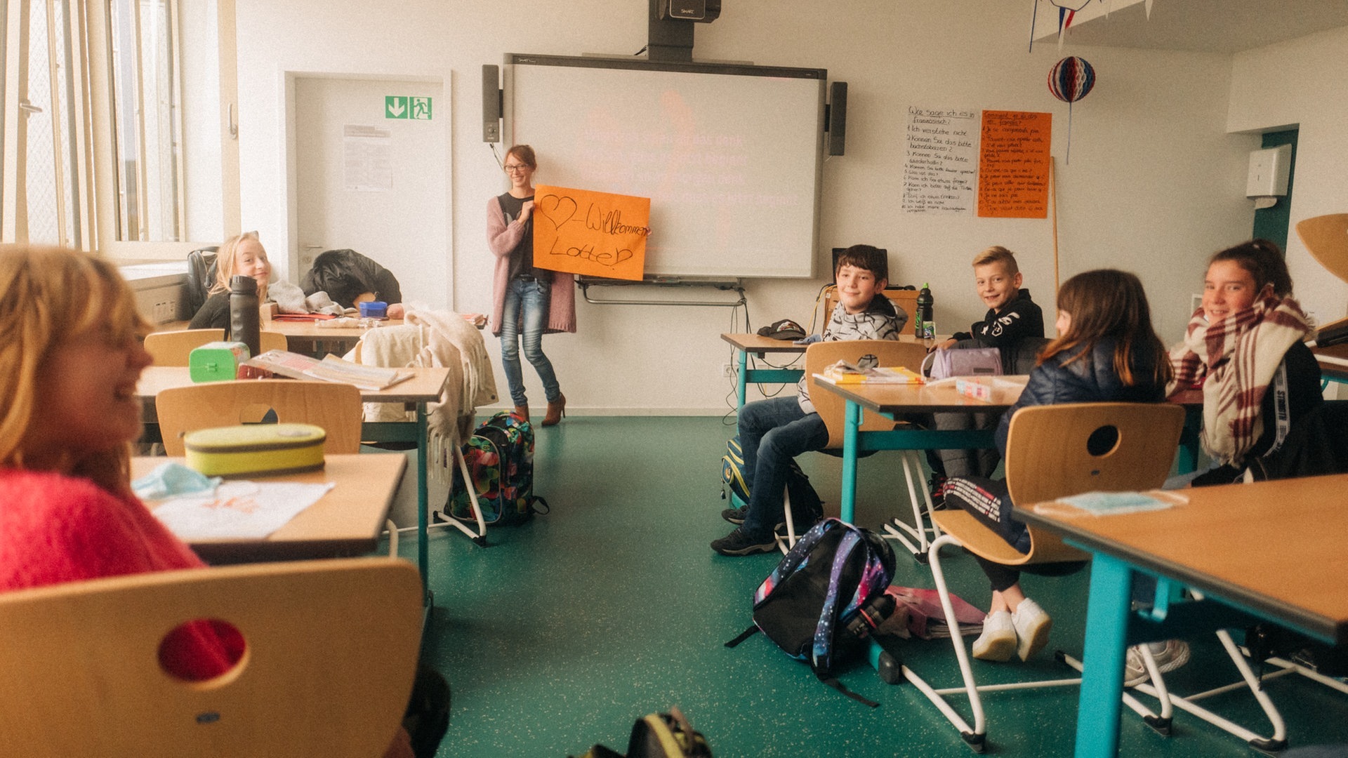 Lotte beim Schulhofkonzert an der Erbeskopf-Realschule plus in Thalfang (Foto: SWR3, Niko Neithardt)