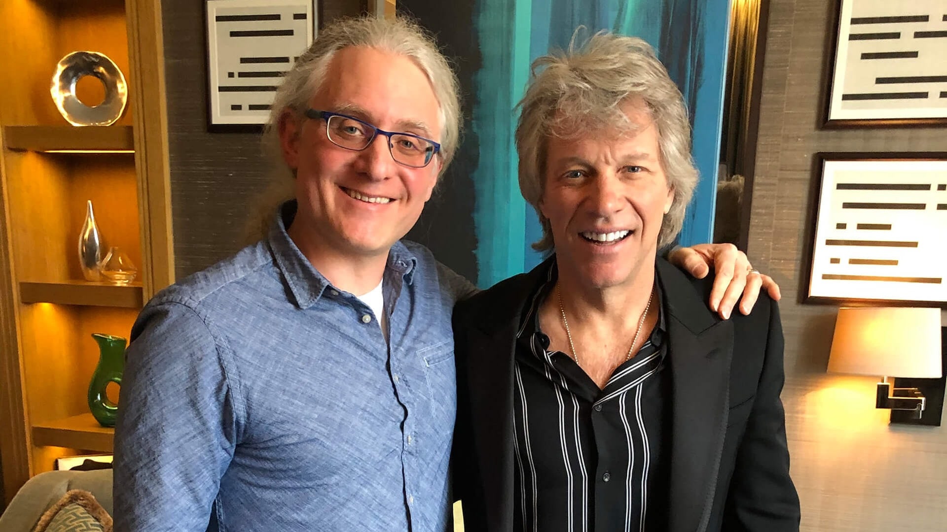 Foto: SWR3 SWR3-Musikredakteur Matthias Kugler und Bon-Jovi-Frontmann und Sänger Jon Bon Jovi beim Interview in London (Foto: SWR3)